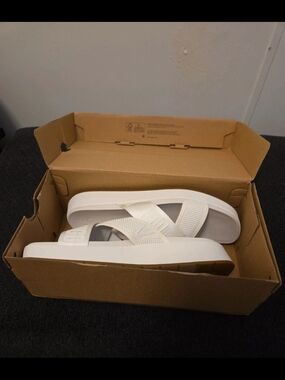 UGG White Crisscross Platform Slide Sandals - Women's
